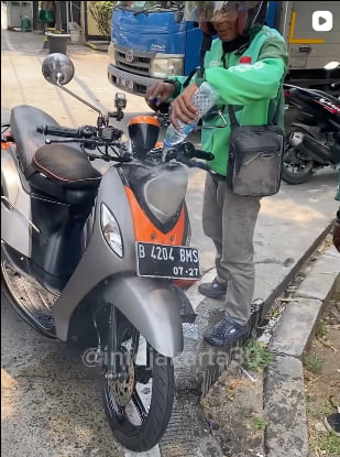 Kejadian ini sungguh spektakuler dan sangat ekslusif.😱 Usut demi usut, Efek konsleting listrik di perkabelan.🥴